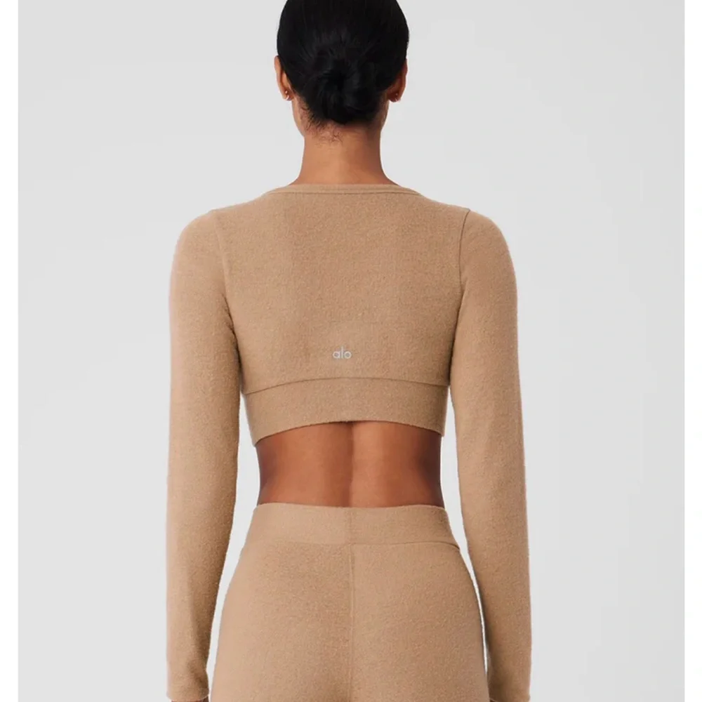 ALO Yoga Camel Button-Up Crop Top - Picture 3 of 4